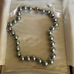 Cultured gray iridescent pearls - Majorica 16in necklace
